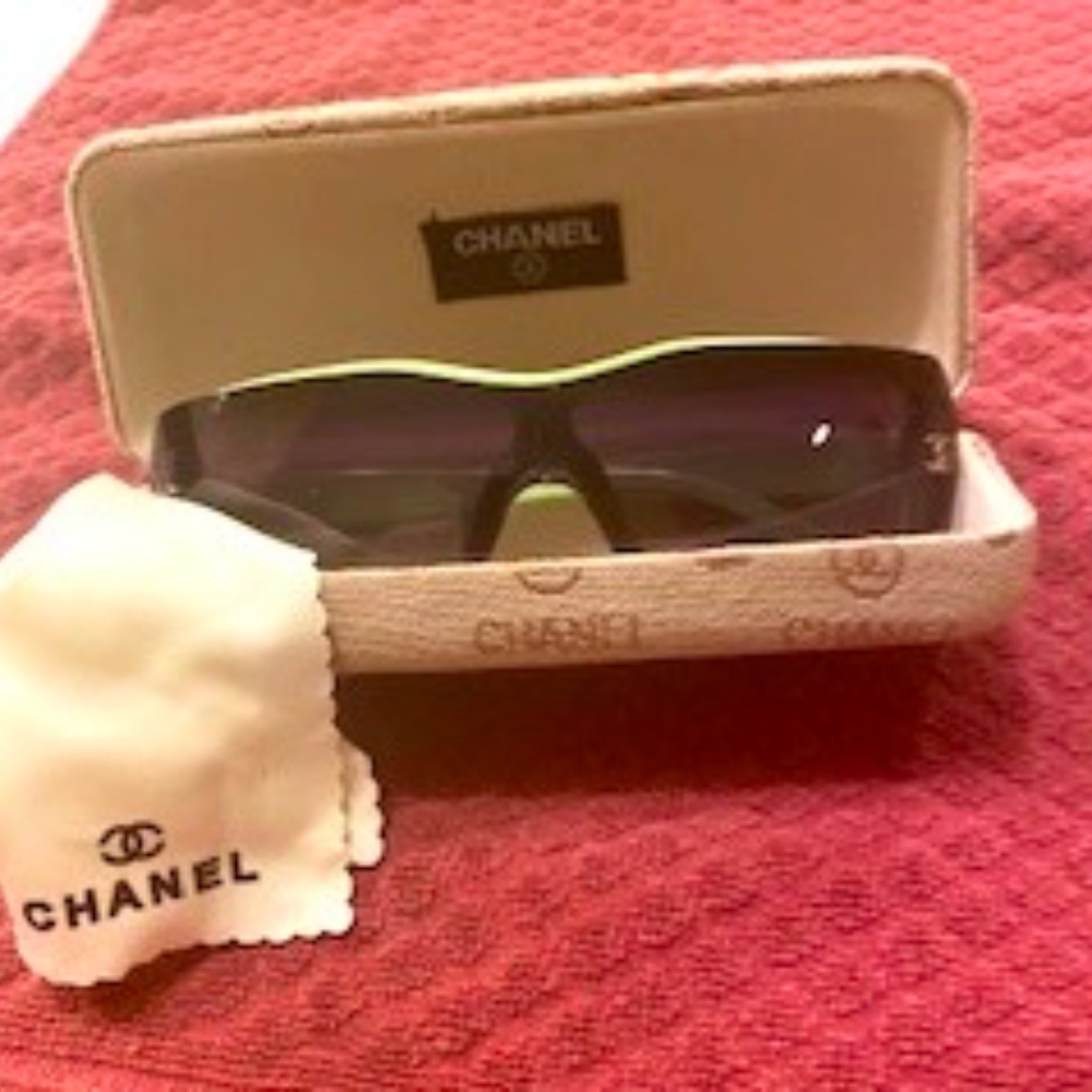 CHANEL  Sunglasses -   VINTAGE -  RETRO!